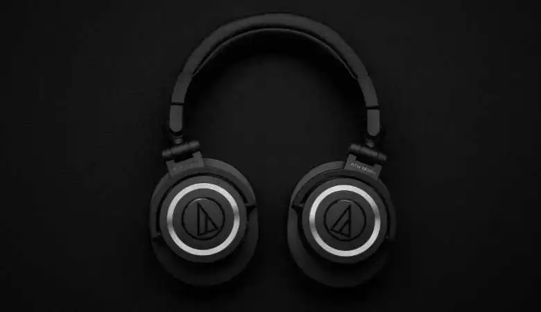 How Wireless Headphones Work, How to Connect and Clean Headphones